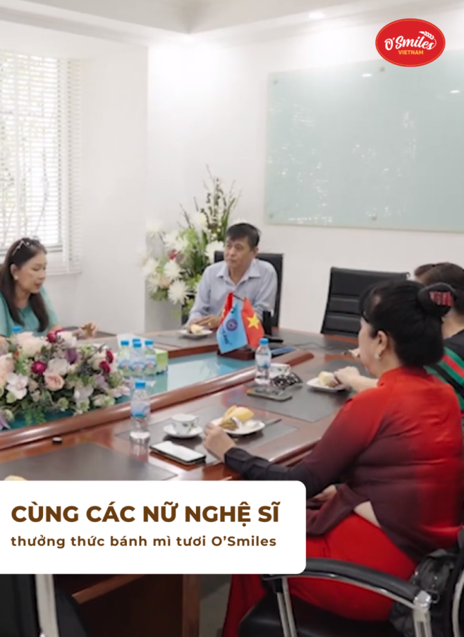 Cùng các nữ nghệ sĩ thưởng thức bánh mì tươi O'Smiles